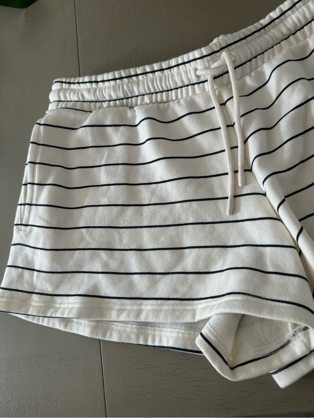 Universal Thread White Striped Mid Rise Fleece Drawstring Shorts - Picture 4 of 7